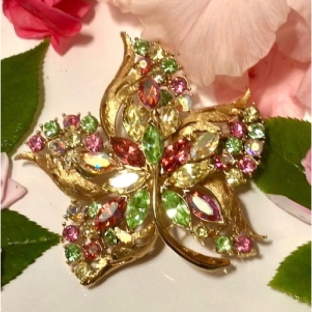 Coro brooch. Pink and green coro brooch. 16 Uranium glass rhinestones brooch 3"